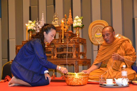 Erawan Group Managing Director Kamonwan Wilupakorn leads religious ceremonies for the Holiday Inn Pattaya’s new building.